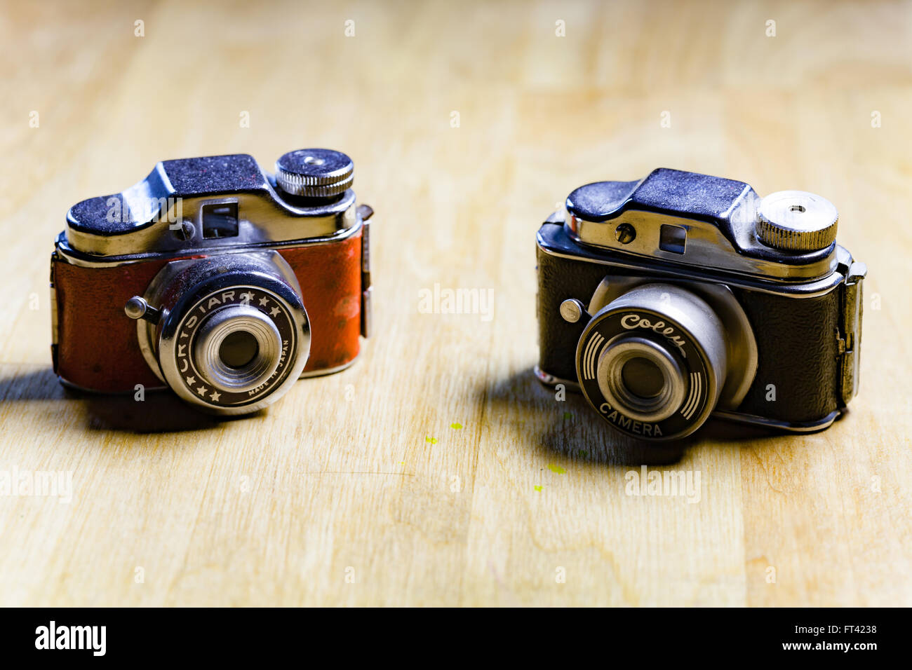 Vintage miniature camera hires stock photography and images Alamy