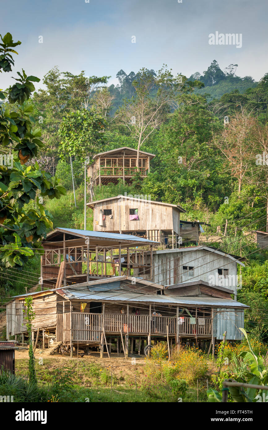 Traditional wood stilt houses in Kampong Lingabungan (Kampang is Malay for village), rural Sabah, Borneo, Malaysia. Stock Photo