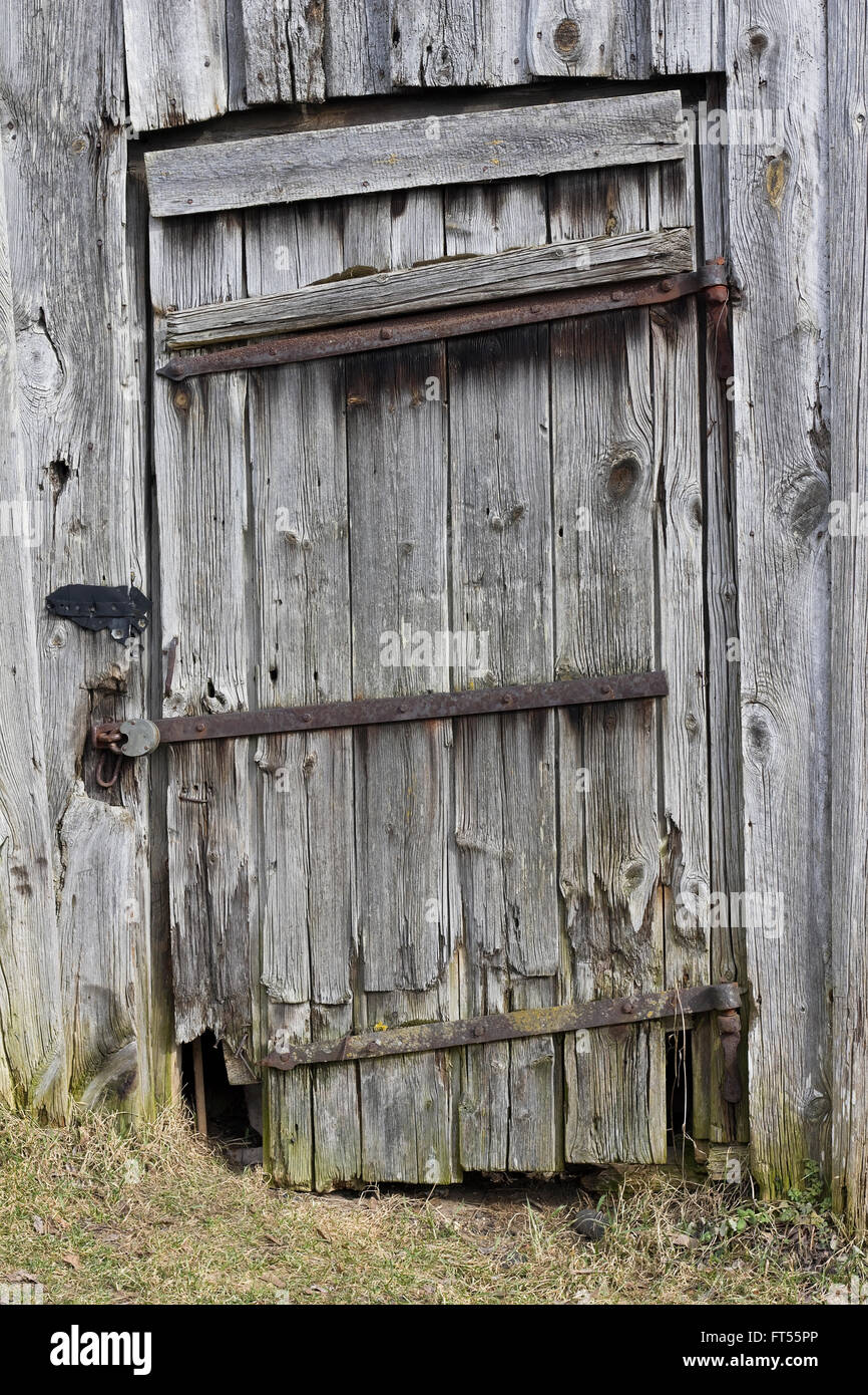 Wooden Shed Rotten Stock Photos &amp; Wooden Shed Rotten Stock 