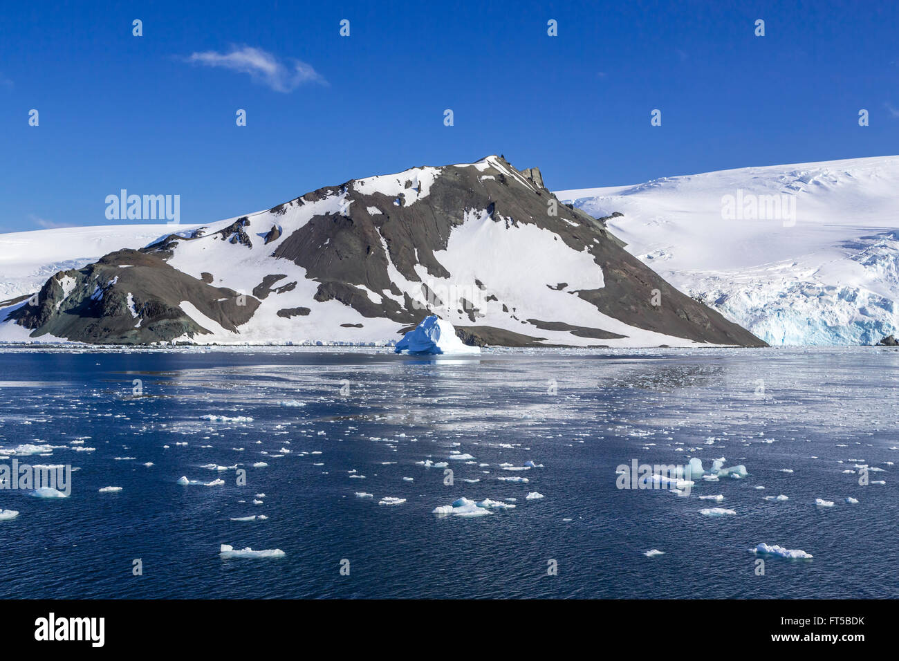 The mountains and glaciers of Admiralty Bay, KIng George Island ...