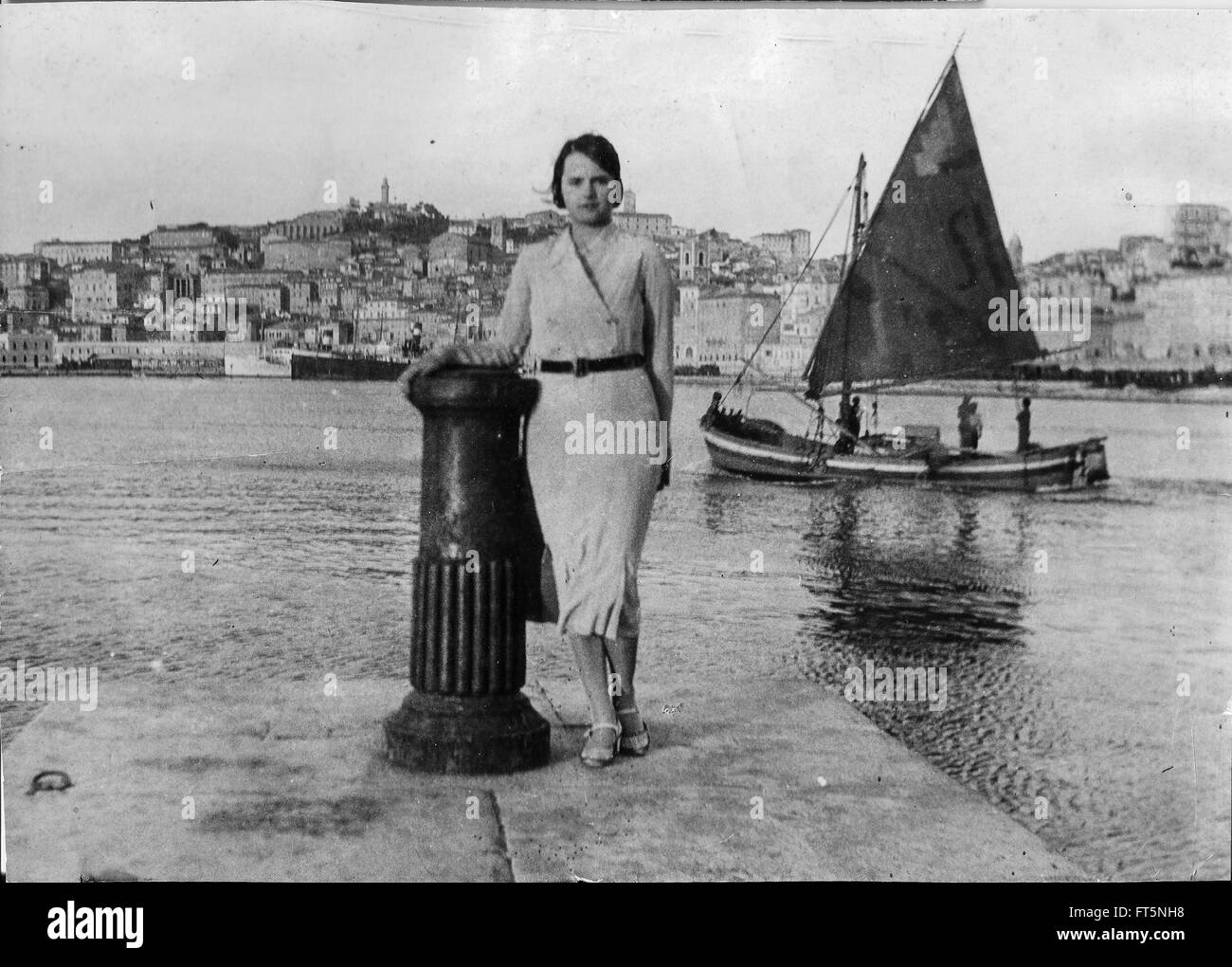 1920s young woman portrait at the Rome sea Stock Photo