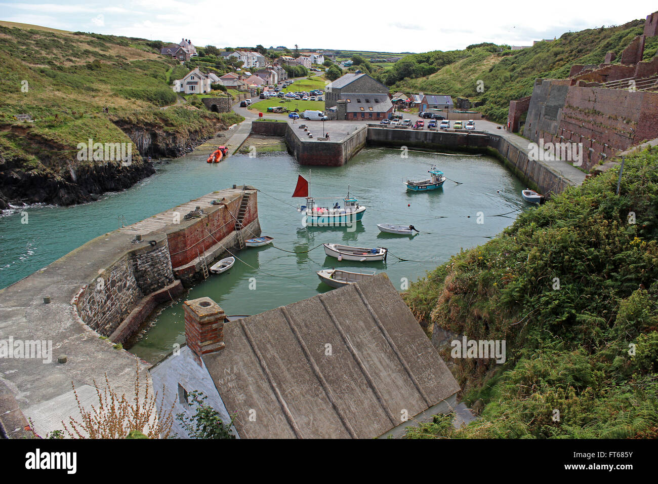 Porthgain Harbour Pembrokeshire Stock Photo Alamy porthgain-harbour-pembrokeshire-stock-photo-alamy