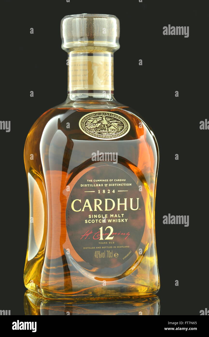 Cardhu whisky isolated on black background Stock Photo - Alamy