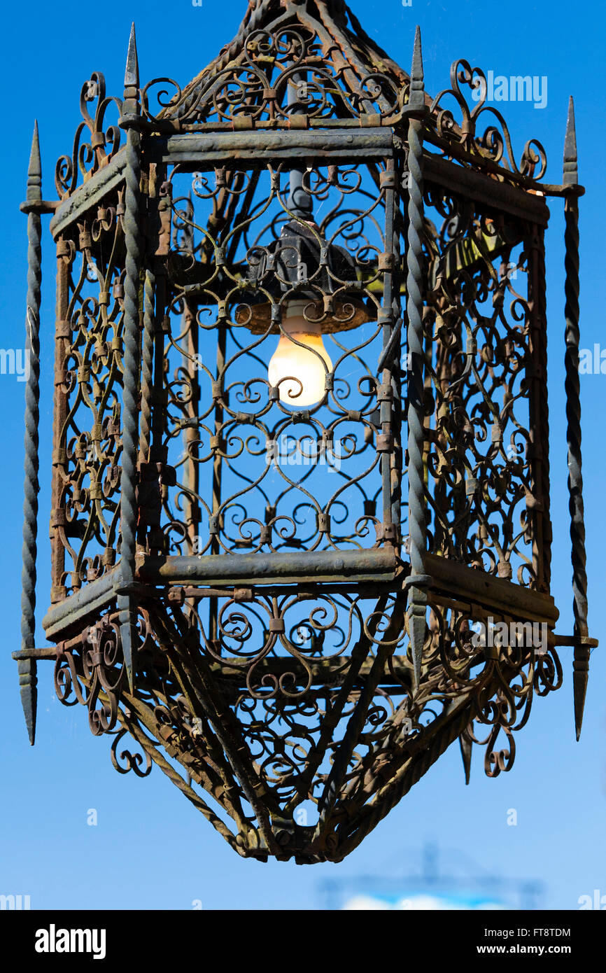Forest Row, East Sussex, England. Ornamental lamp outside the Chequers Inn, a 15th century pub in the heart of the village. Stock Photo