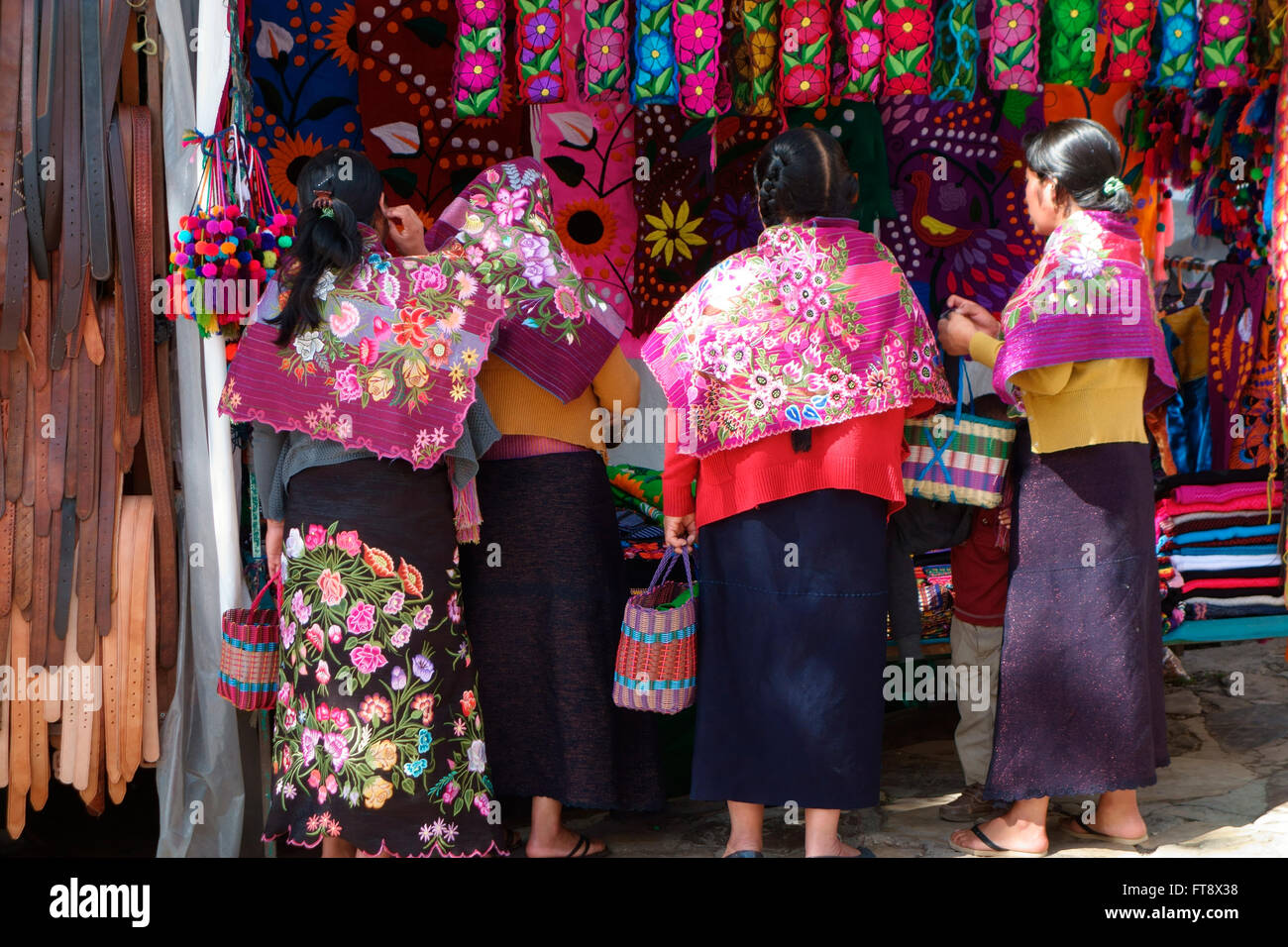 Mayan women at the Mexican indigenous market in San Cristobal de las Casas, Chiapas, Mexico Stock Photo