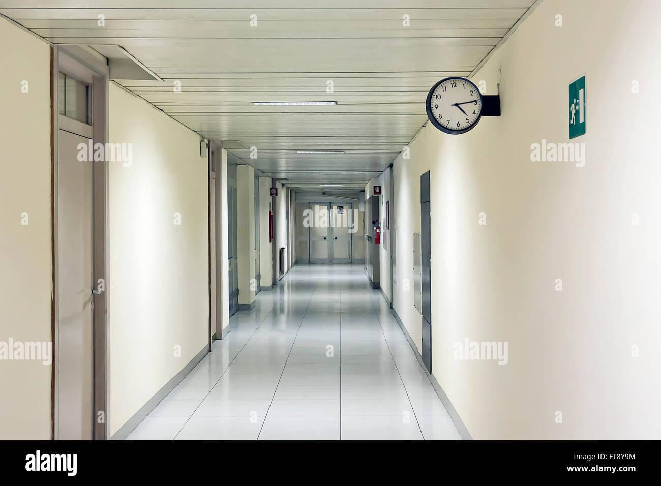 Hospital Wall Clock High Resolution Stock Photography And Images Alamy