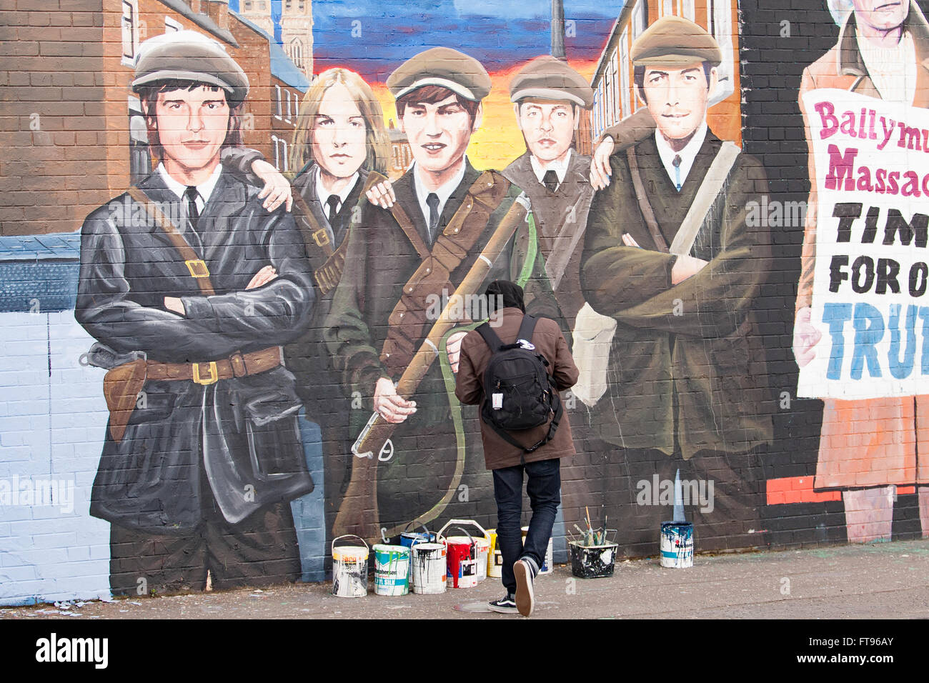 West Belfast, Ireland. 25th March, 2016. A Tourist looking at a Mural at the international Wall. tis is part of the  Preparation for the Commemoration of the 100th Anniversary of the Easter Rising On Sunday 27th March 2016 Credit:  Bonzo/Alamy Live News Stock Photo
