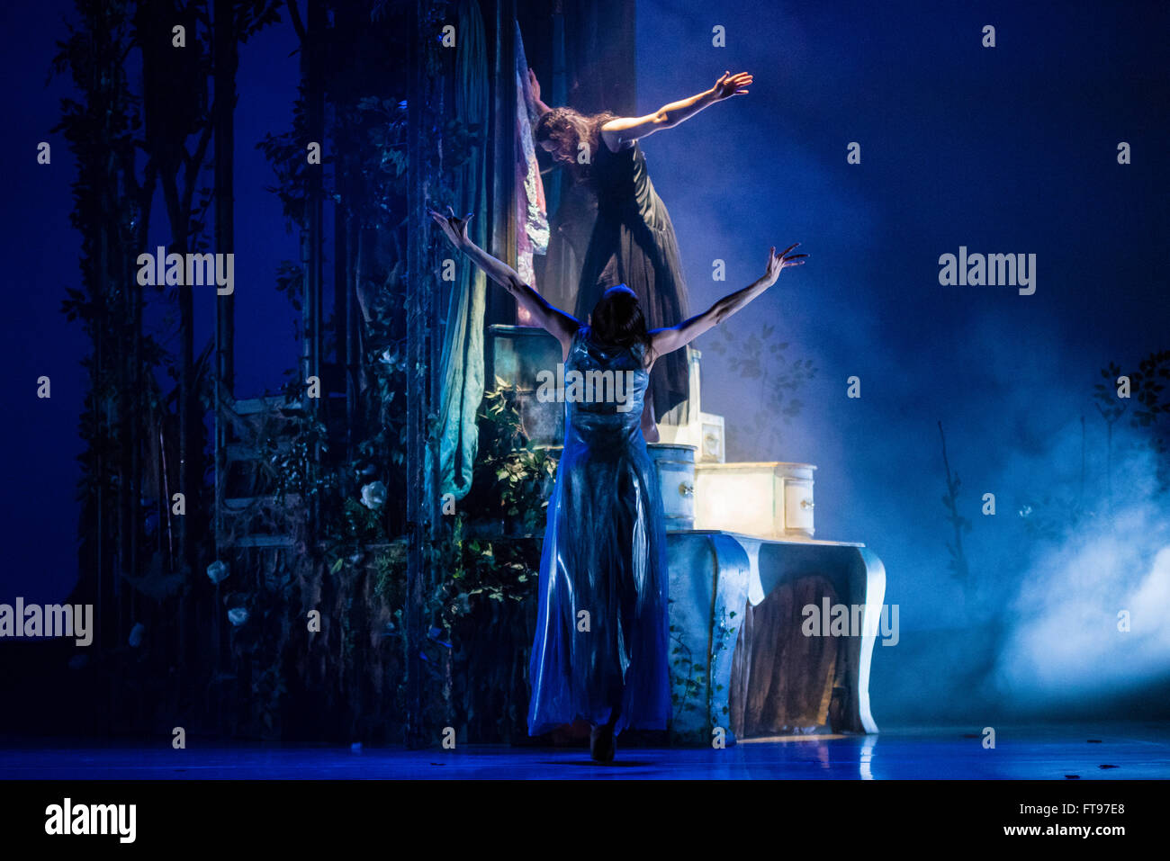 London, UK. 25th March, 2016. balletLORENT present Snow White at Sadler's Wells Theatre. Credit:  Danilo Moroni/Alamy Live News Stock Photo