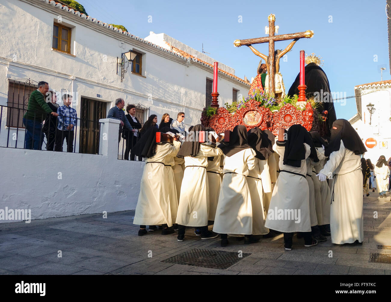 Mijas, Andalusia, Spain. 25 march 2016. Penitents carrying the float. Good Friday procession in Andalusian white village of Mijas, Malaga Province. Credit:  Perry van Munster/ Alamy Live News Stock Photo