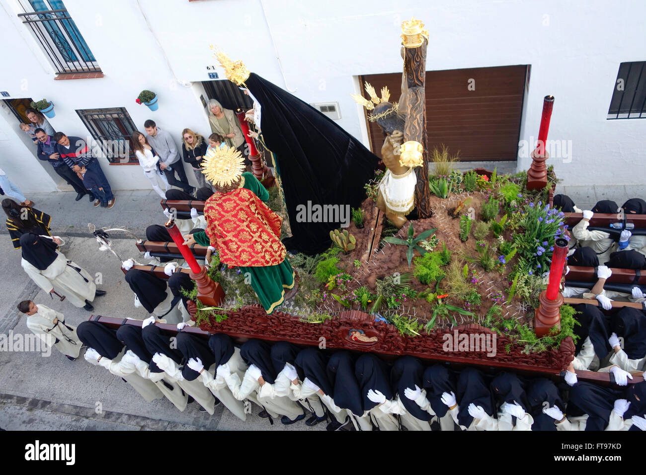 Mijas, Andalusia, Spain. 25 march 2016. Penitents carrying the float. Good Friday procession in Andalusian white village of Mijas, Malaga Province. Credit:  Perry van Munster/ Alamy Live News Stock Photo