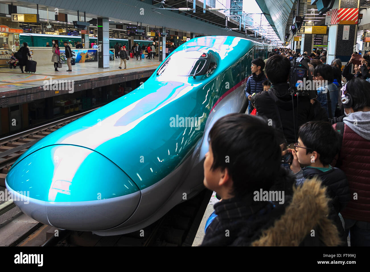Tokyo, Japan. 26th Mar, 2016. The Hayabusa Shinkansen (bullet train) pulls into Tokyo Station on