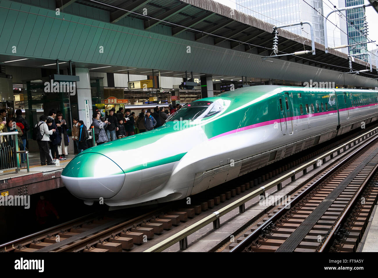 Tokyo, Japan. 26th Mar, 2016. The Hayabusa Shinkansen (bullet train ...