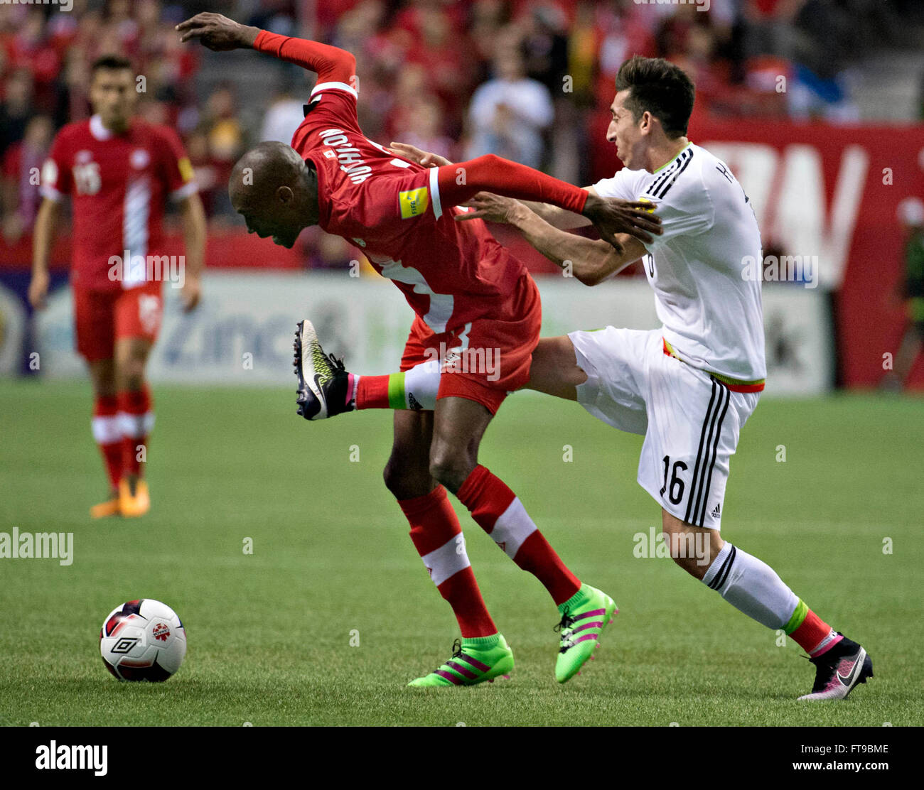 Vancouver, Canada. 25th Mar, 2016. Canada's Atiba Hutchison (L) vies with Mexico's Hector Herrera during a qualifier game of 2018 FIFA World Cup in Vancouver, Canada, March 25, 2016. Mexico won 3-0. Credit:  Andrew Soong/Xinhua/Alamy Live News Stock Photo