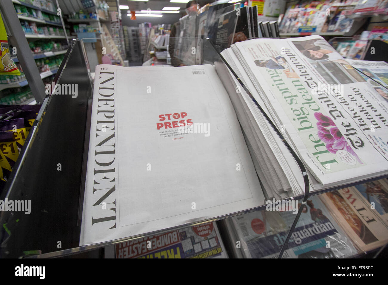 London, UK. 26th March 2016. A newsagent holds The final print edition of the British newspaper 'The Independent' which has been in circulation since 1986. The paper will now be available in a 'digital platform only' © amer ghazzal/Alamy Live News Credit:  amer ghazzal/Alamy Live News Stock Photo