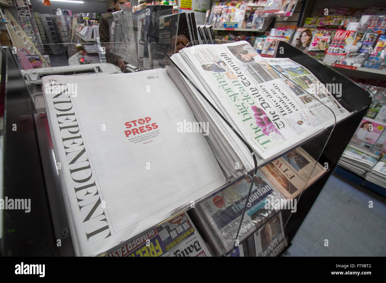 London, UK. 26th March 2016. The final print edition of the British newspaper 'The Independent' which has been in circulation since 1986. The paper will now be available in a 'digital platform only' © amer ghazzal/Alamy Live News Credit:  amer ghazzal/Alamy Live News Stock Photo