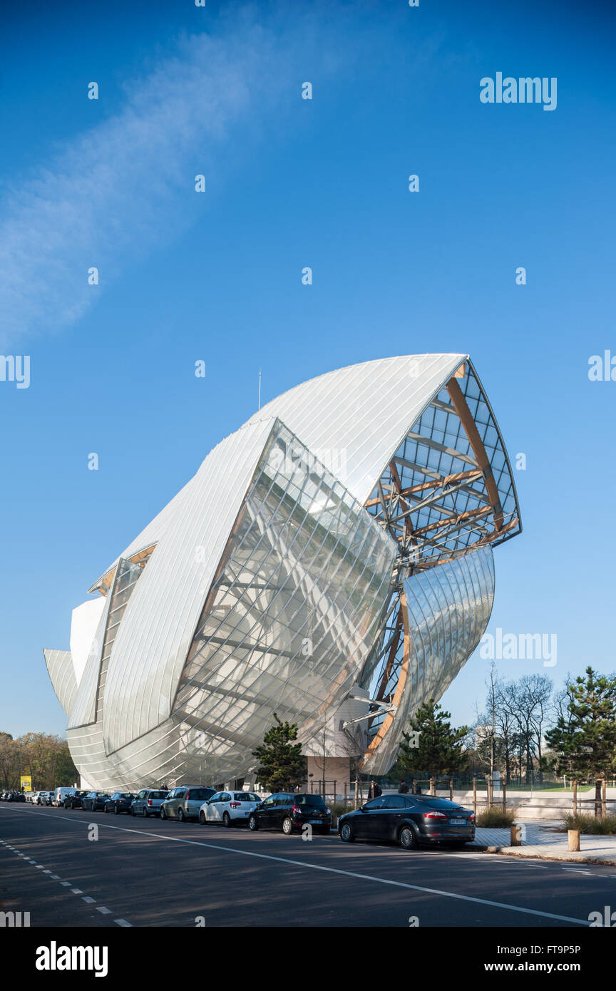 Queue of visitors to the Fondation Louis Vuitton in the Bois de Boulogne in  Paris, France. People wait for the security control to visit the exhibition  Icons of Modern Art from the