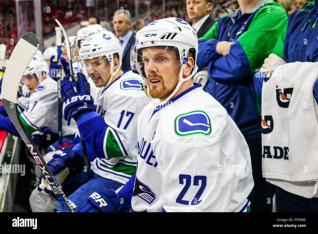 daniel-sedin-henrik-sedin-2010-10-11-23-20-20