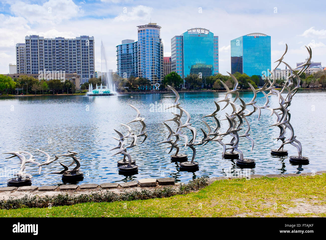 BEAUTIFUL ORLANDO FL FROM LAKE EOLA POSTCARD- 1947