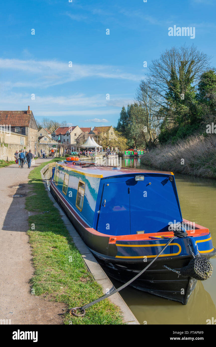 Blue narrowboat moored up on the Kennet and Avon Canal at Bradford on Avon, Wiltshire Stock Photo