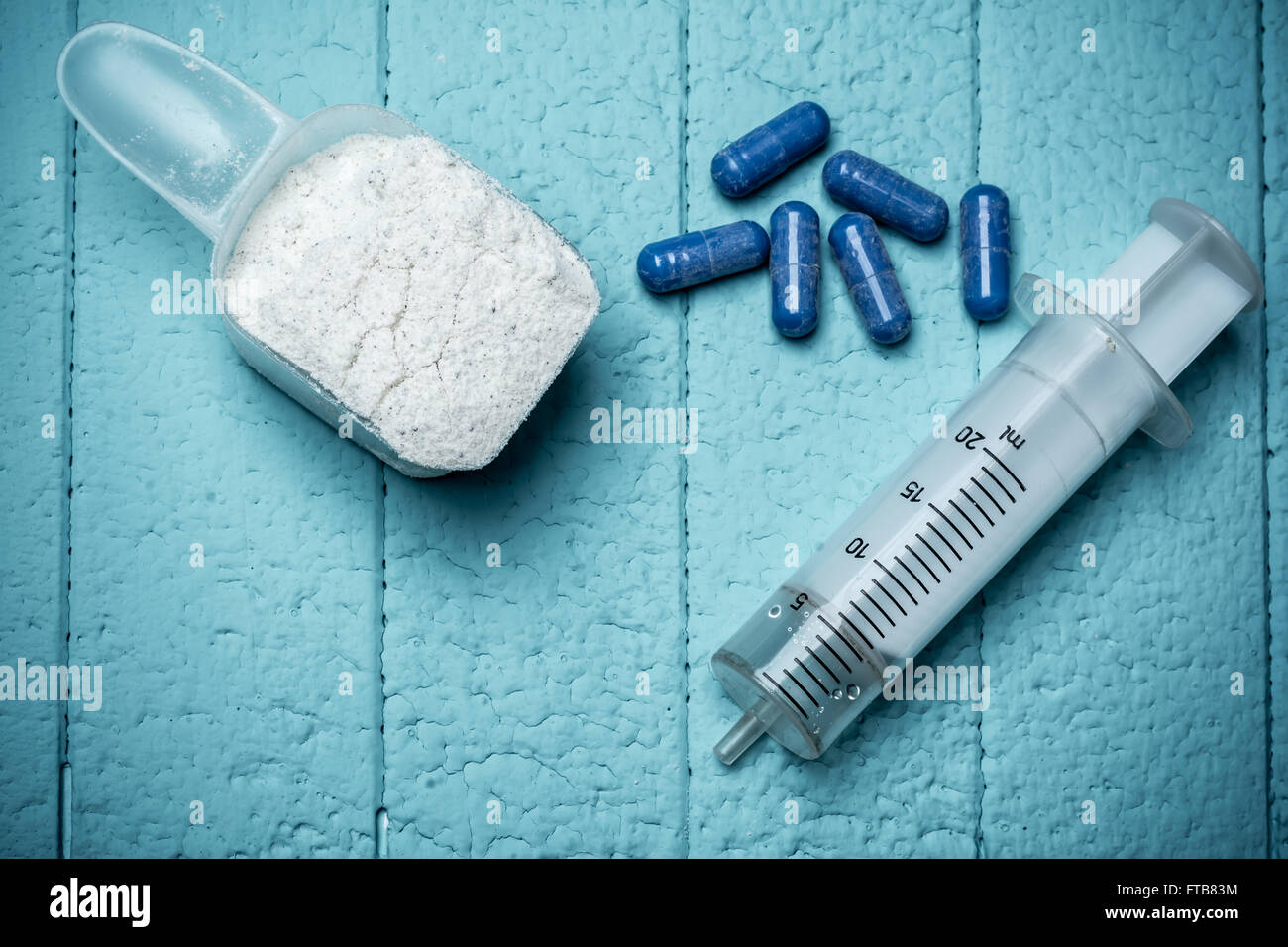 https://c8.alamy.com/comp/FTB83M/container-of-milk-whey-protein-empty-injection-and-pills-close-up-FTB83M.jpg