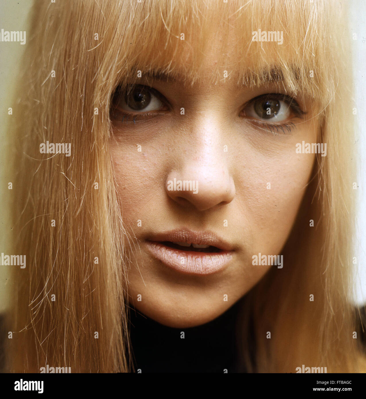 Twinkle singer hi-res stock photography and images - Alamy