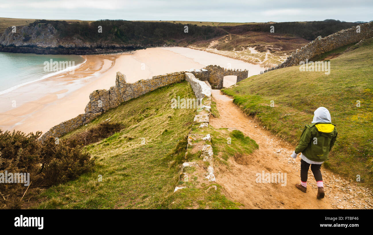 Walker on the Pembrokeshire coastal path at Barafundle Bay Stock Photo ...