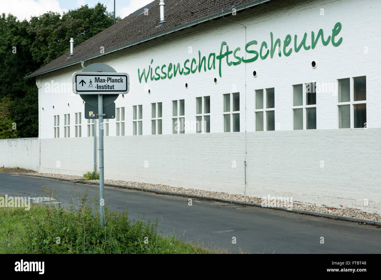 Deutschland, Köln, Max-Planck-Institut für Pflanzenzüchtungsforschung, Gutshof an der Wissenschaftsscheune WiS Stock Photo
