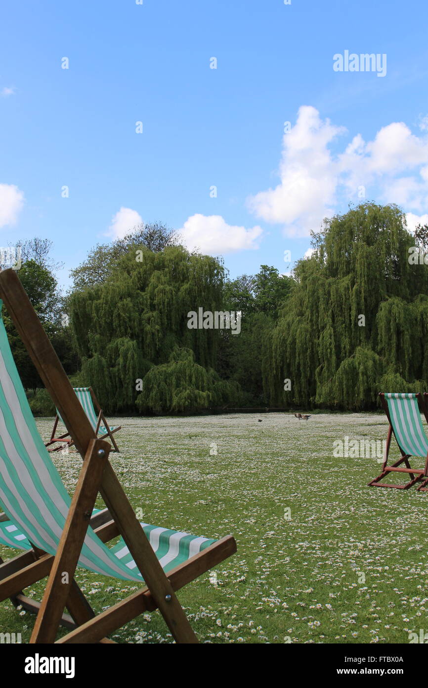 Regents park deck chair hi-res stock photography and images - Alamy