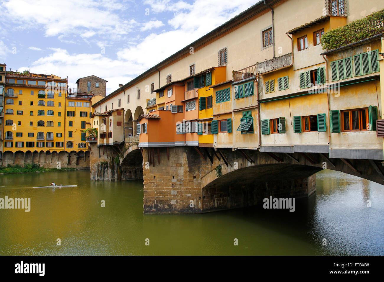 City view of Firenze, the 'ponte vecchio' in the river Arno Stock Photo