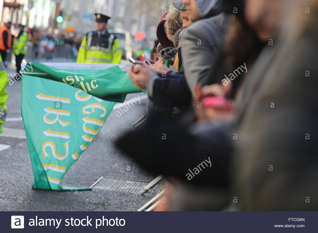Dublin, Ireland. 27th March, 2016. Crowds turn out in brilliant sunshine for Easter centenary parade. Credit:  reallifephotos/Alamy Live News Stock Photo