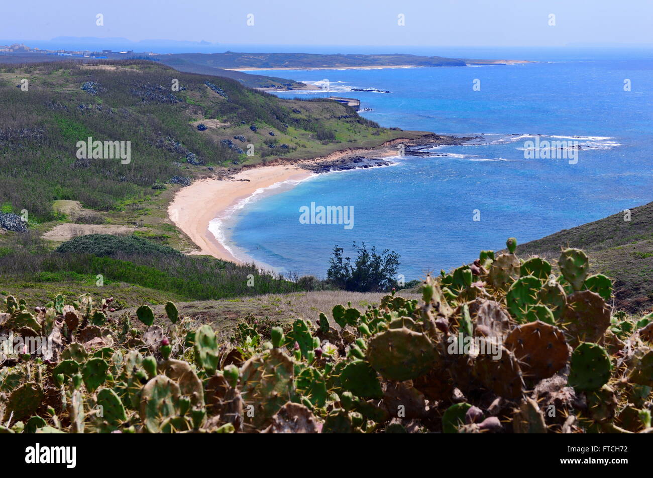 Penghu, China's Taiwan. 27th Mar, 2016. The coastline of Wang'an is seen in Penghu County, southeast China's Taiwan, March 27, 2016. Clear weather, rising temperature and local scenery attracted many visitors to Penghu in Spring. © Zhang Guojun/Xinhua/Alamy Live News Stock Photo