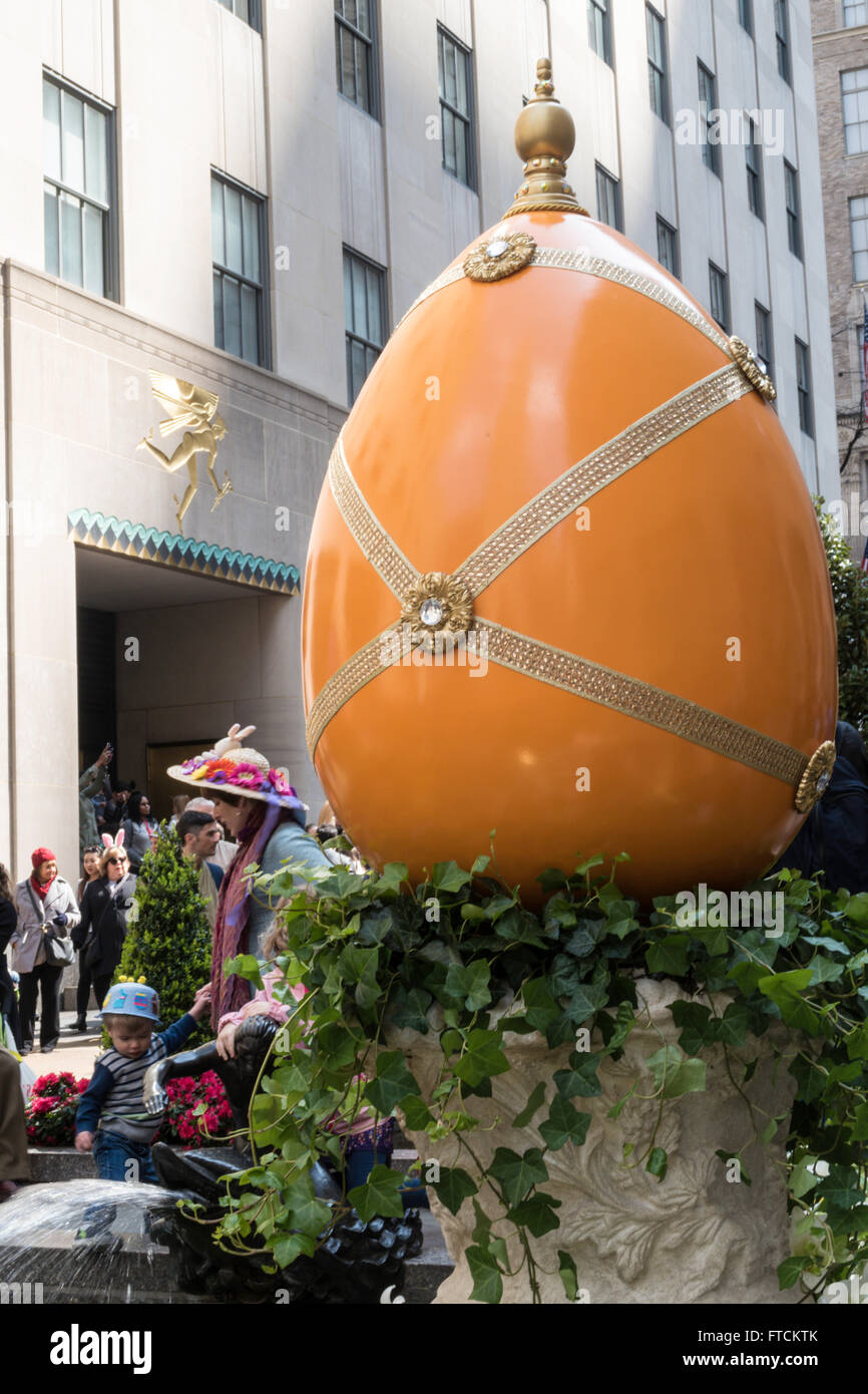 Giant easter bunny hires stock photography and images Alamy