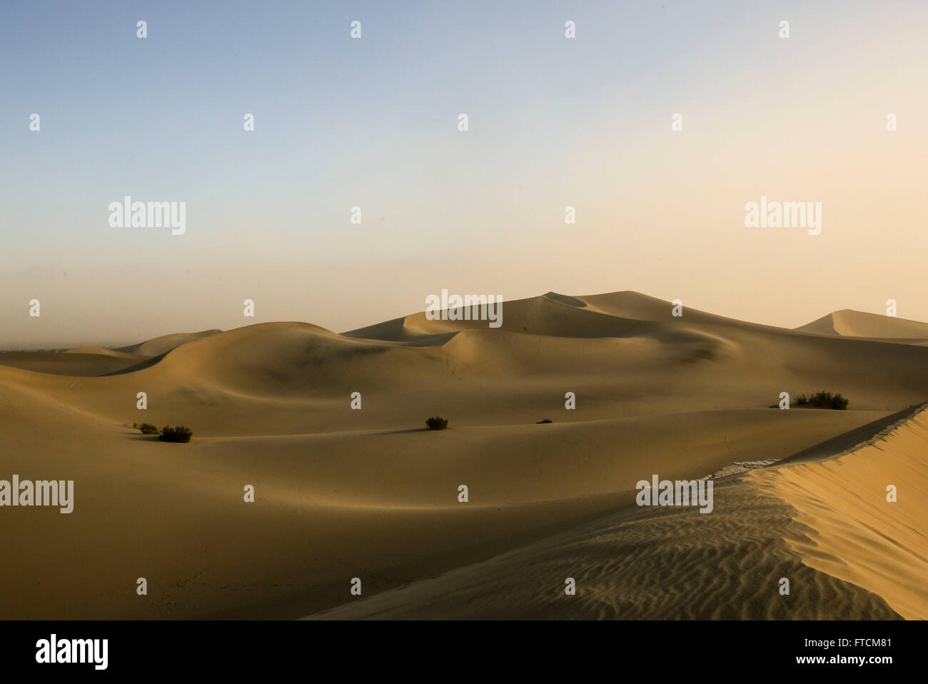 Los Angeles, USA. 26th Mar, 2016. Sand dunes are seen in Death Valley National Park, California, the United States, March 26, 2016. © Zhao Hanrong/Xinhua/Alamy Live News Stock Photo