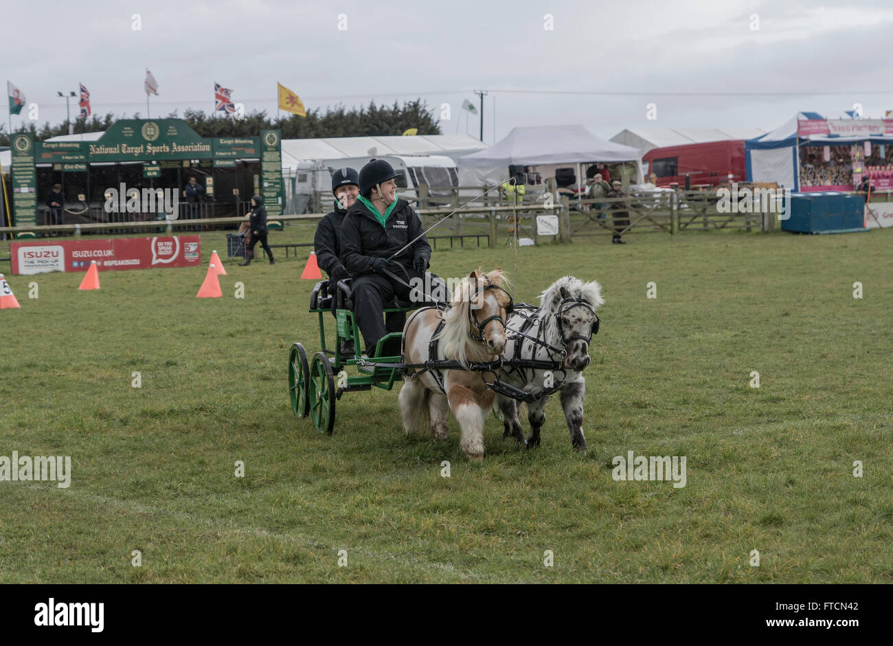 The Living Heritage Country show.Competitors compete in the British scurry driving competition. © Scott Carruthers/Alamy Live Ne Stock Photo