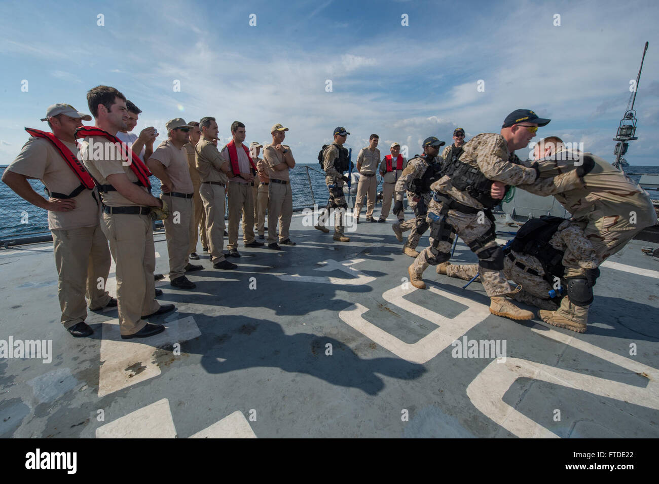 2015 sailors aboard uss laboon hi-res stock photography and images - Alamy