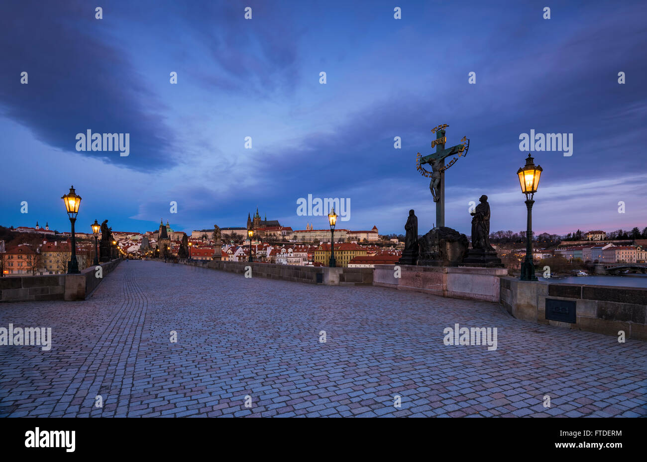 Sunrise In Prague With Castle View From Charles Bridge Stock Photo Alamy sunrise-in-prague-with-castle-view-from-charles-bridge-stock-photo-alamy
