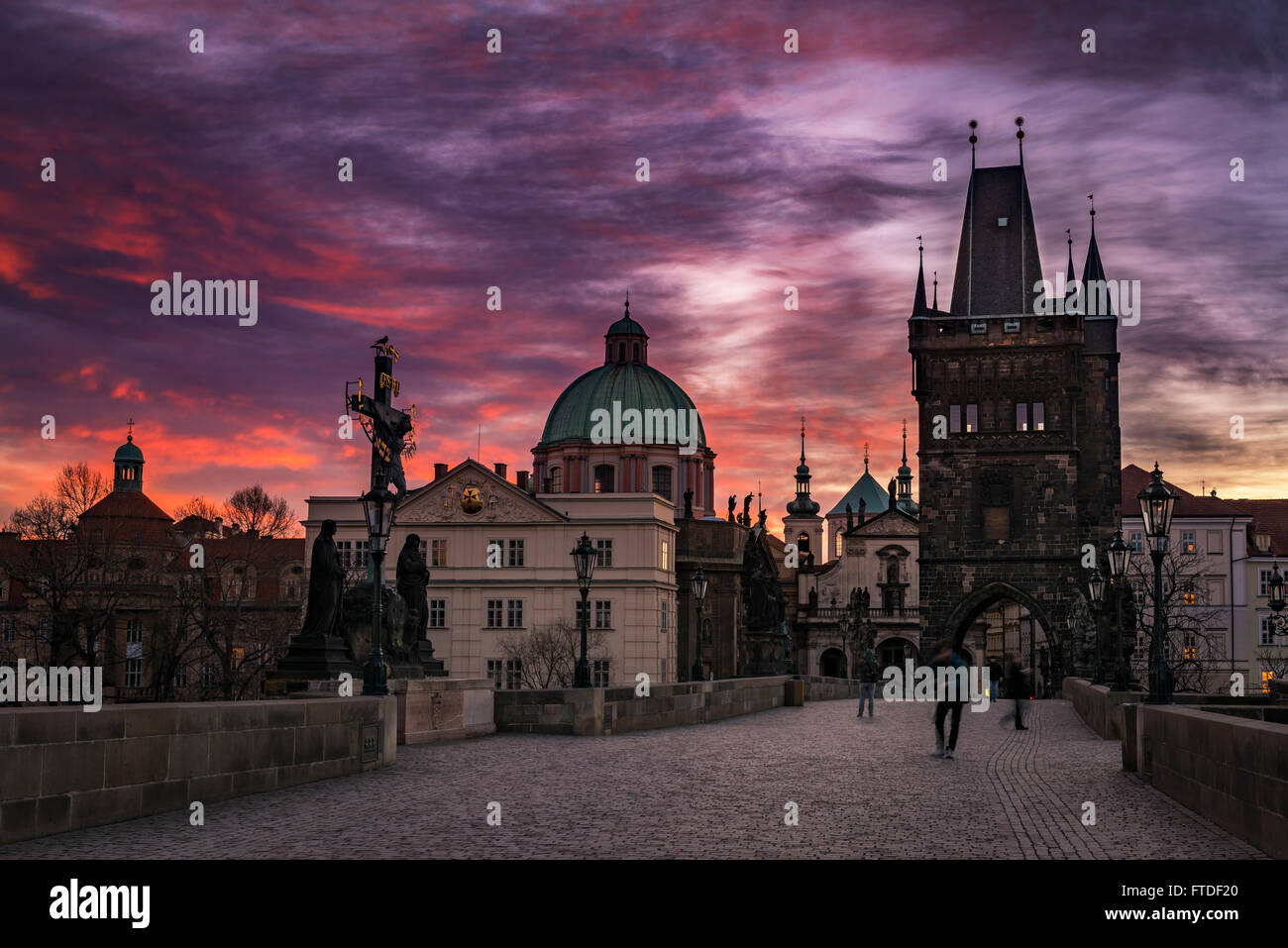 Prague Sunrise In Charles Bridge Stock Photo Alamy prague-sunrise-in-charles-bridge-stock-photo-alamy