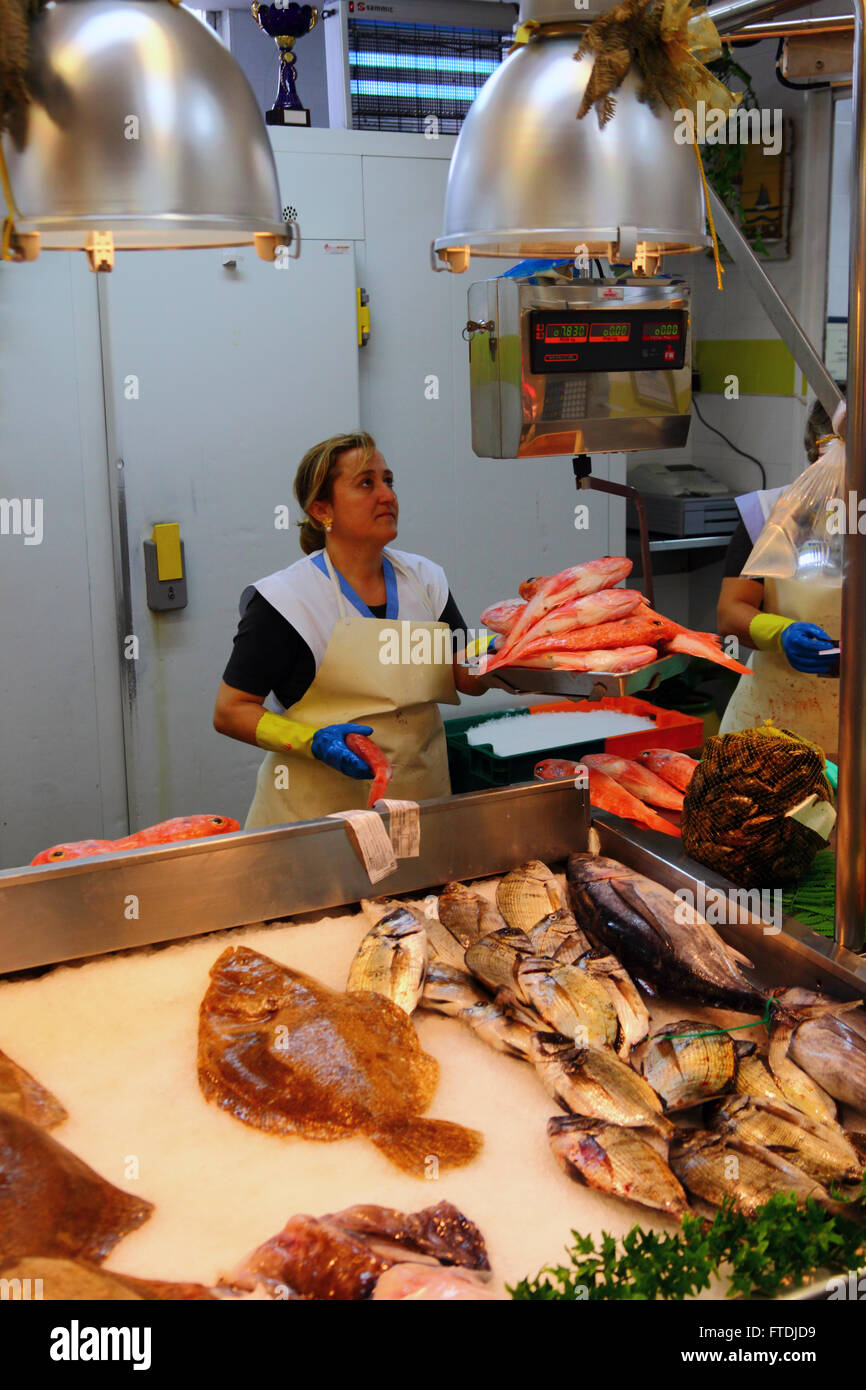 Woman weighing fresh striped red mullet (Mullus surmuletus) in fish market , Vigo , Galicia , Spain Stock Photo