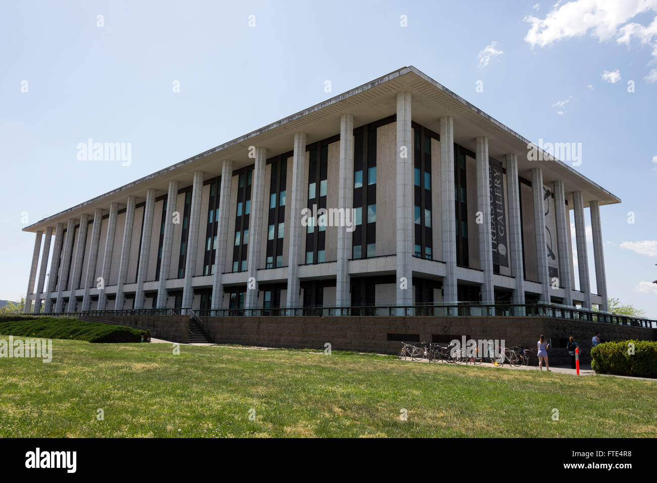 National Library of Australia on the banks of Lake Burley Griffin in ...