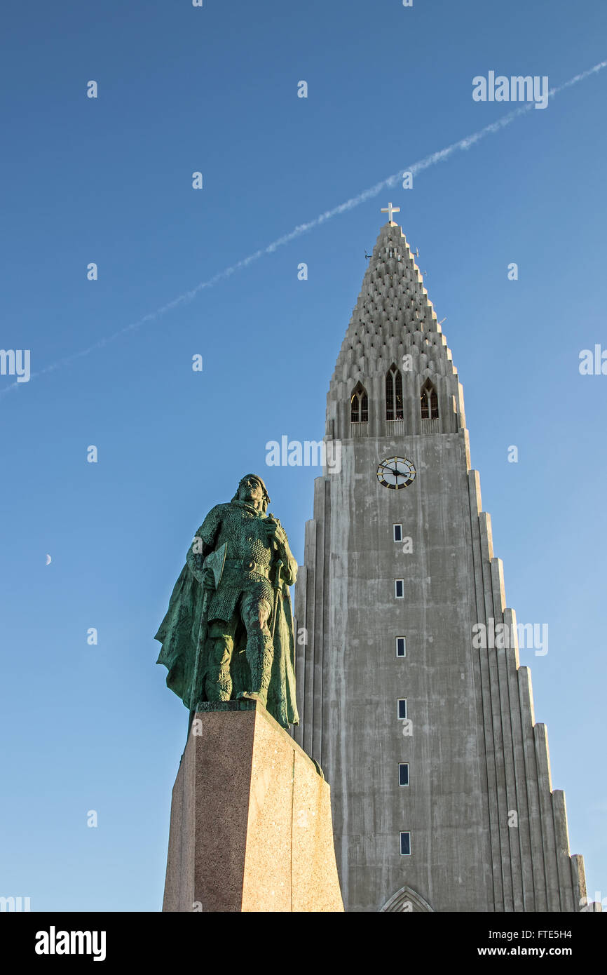 Hallgrímskirkja church and Leifur Eiriksson statue, Reykjavik, Iceland Stock Photo