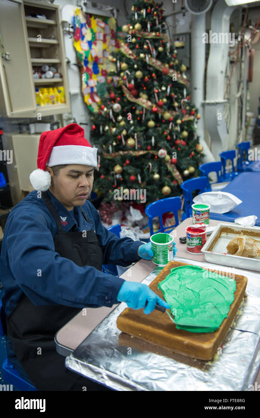 LIMASSOL, Cyprus  (Dec. 24, 2013) -   Culinary Specialist 1st Class John Contreras decorates a cake for Christmas dinner aboard the Arleigh Burke-class guided-missile destroyer USS Stout (DDG 55).  Stout, homeported in Norfolk, Va., is on a scheduled deployment supporting maritime security operations and theater security cooperation efforts in the U.S. 6th Fleet area of operation. (U.S. Navy photo by Mass Communication Specialist 2nd Class Amanda R. Gray/Released) Stock Photo