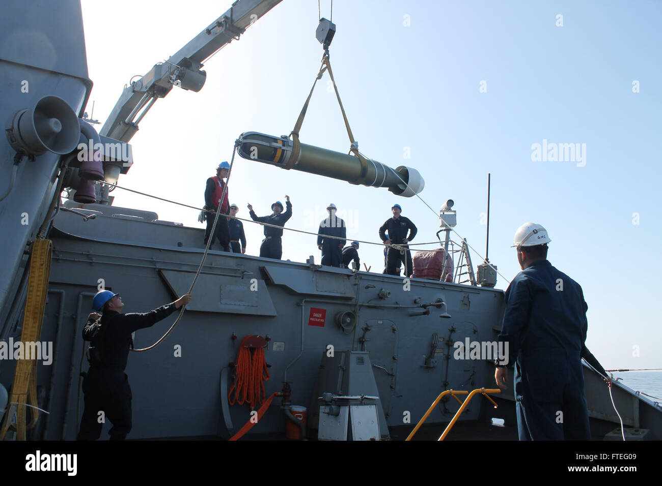 The USS Mahan (DDG 72), an Arleigh Burke-class guided missile destroyer ...