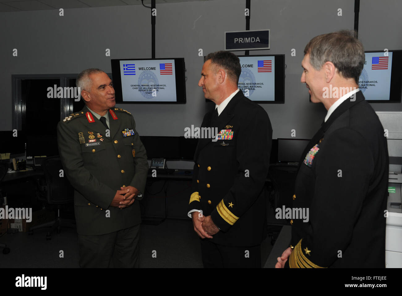 : NAPLES, Italy (Oct. 15, 2013) - Chief of the Hellenic Armed Forces General Staff, Gen. Mikhail Kostarakos, speaks with Rear Adm. Robert P. Burke, deputy commander, U.S. 6th Fleet, and Adm. Bruce Clingan, commander, U.S. Naval Forces Europe-Africa, in the Maritime Operations Center at U.S. Naval Forces Europe-Africa/U.S. 6th Fleet headquarters during his visit to Naval Support Activity Naples, Capodichino. Stock Photo