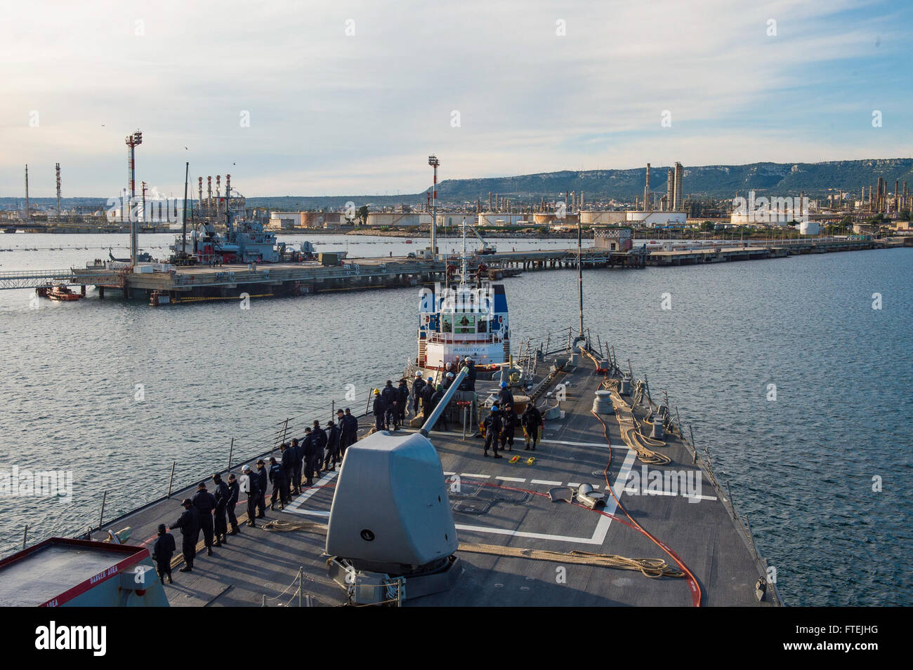 AUGUSTA BAY (Dec. 8, 2014) USS Cole (DDG 67) maneuvers pierside in Augusta Bay, Sicily, during a scheduled port visit Dec. 8, 2014. Cole, an Arleigh Burke-class guided-missile destroyer, homeported in Norfolk, is conducting naval operations in the U.S. 6th Fleet area of operations in support of U.S. national security interests in Europe. Stock Photo