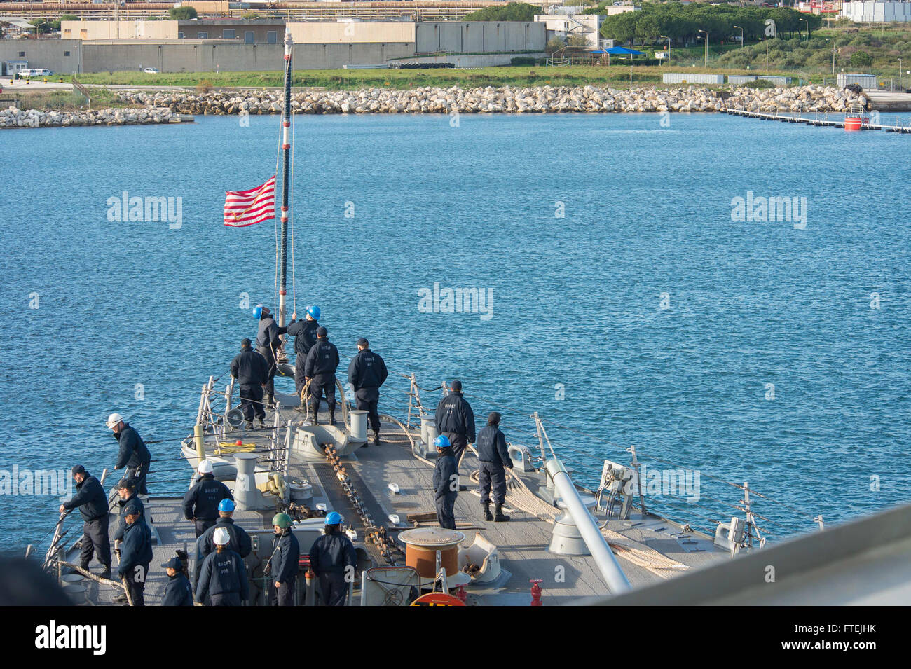 Uss cole hi-res stock photography and images - Alamy