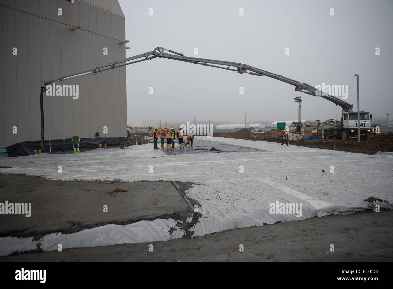 150121-N-UN924-082 DEVESELU, Romania (Jan. 21, 2015) American and Romanian contractors construct a U.S. Aegis Ashore Missile Defense System on board Naval Support Faculty Deveselu, Romania, Jan. 21, 2015.  Once completed, Aegis Ashore will support the European Phased Adaptive Approach to ballistic missile defense. (U.S. Navy photo by Lt. j.g. Alexander Perrien/Released) Stock Photo