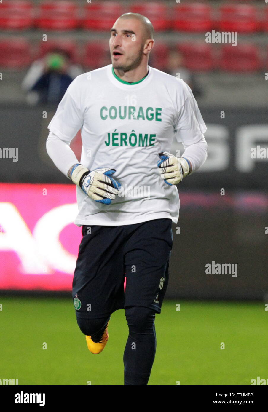Stephane Ruffier to echauffement in the match of Ligue 1 Stade Rennes ...