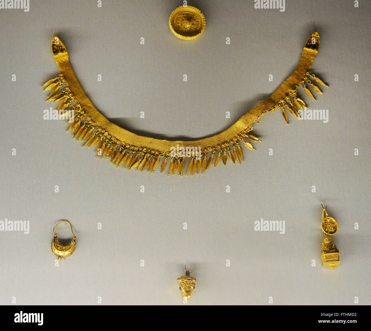 Jewellery of ancient greece hi-res stock photography and images - Alamy