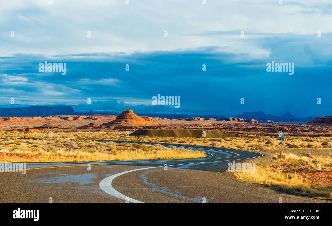 Perfectly smooth America highway across the endless desert Stock Photo