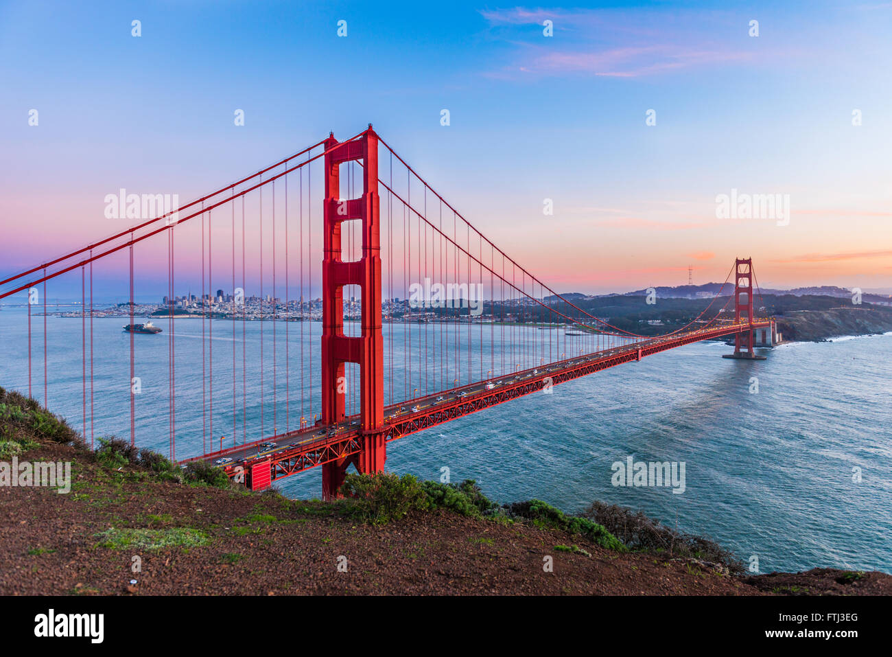 Sunset golden gate bridge san francisco hi-res stock photography and ...